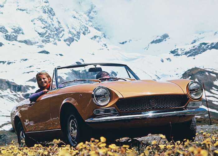 Θυμίζει λίγο... Jaguar: το Fiat 124 Sport Spider