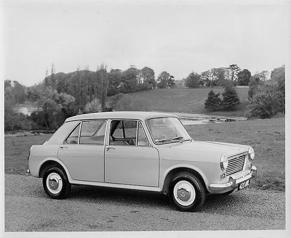 Το - αρχικά μόνο τετράθυρο - Morris 1100 του 1962...