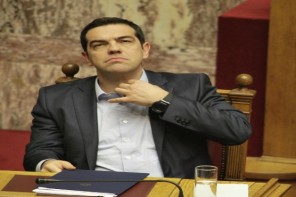 FT: Εάν η κυβέρνηση δεν τα καταφέρει τότε θα κυβερνήσει η ΧΑ
