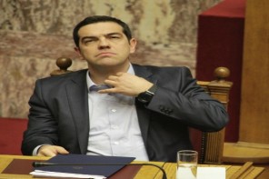 FT: Εάν η κυβέρνηση δεν τα καταφέρει τότε θα κυβερνήσει η ΧΑ